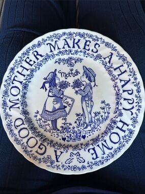 VTG ROYAL CROWNFORD “A Mother Makes a Happy Home 8.75” Collector Plate
